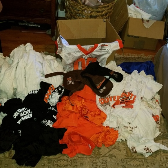 ✳✳Hooters Official Uniforms✳✳ - Picture 4 of 5